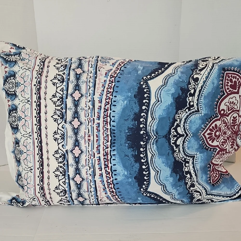 Artisan De Luxe Home Blue Burgundy Hues Cotton Standard Pillow Sham Set